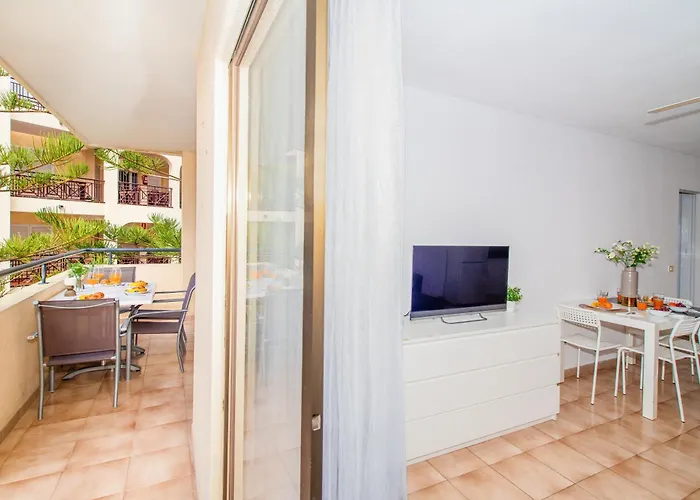 Patricie With Heated Pool Los Cristianos (Tenerife)