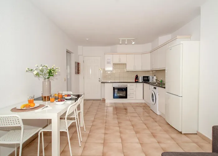 Апартаменты Patricie With Heated Pool Лос Кристианос